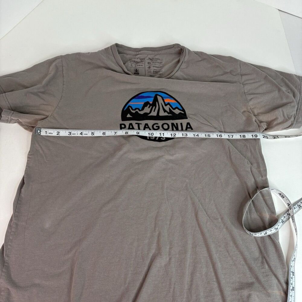 Patagonia Graphic T Shirt, Large, Slim Fit, Grey, Short Sleeve - Picture 4 of 6